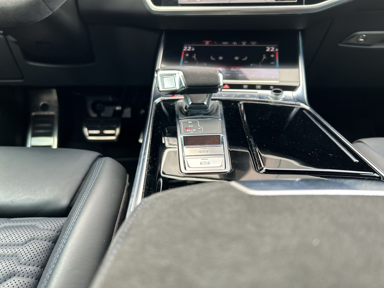 Audi RS6 Avant quattro "25 JAHRE RS" MATRIX+AHK+PANO+