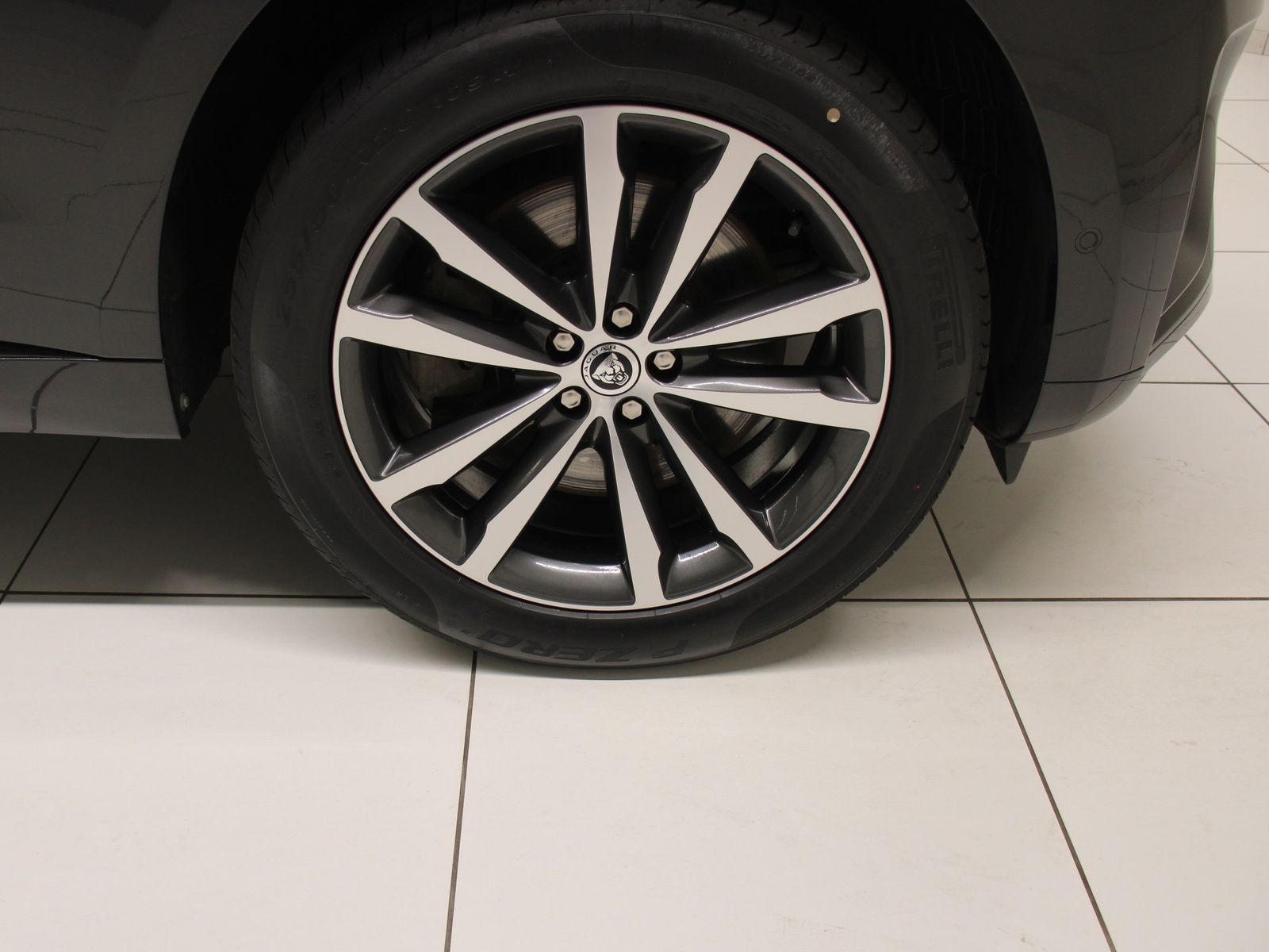 Jaguar F-Pace D300 AWD R-Dynamic SE inkl. Winterkomplet
