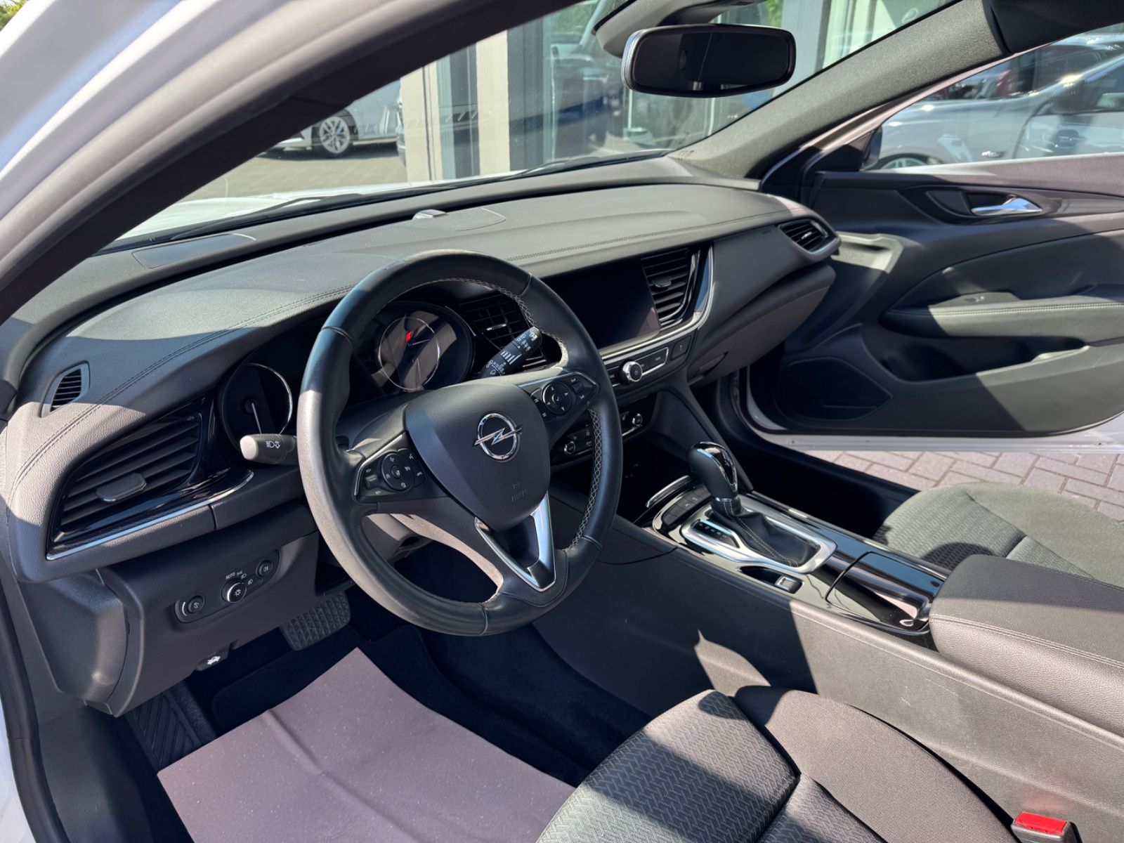 Opel Insignia B Sports Tourer Business - Samsaru's Car Outlet