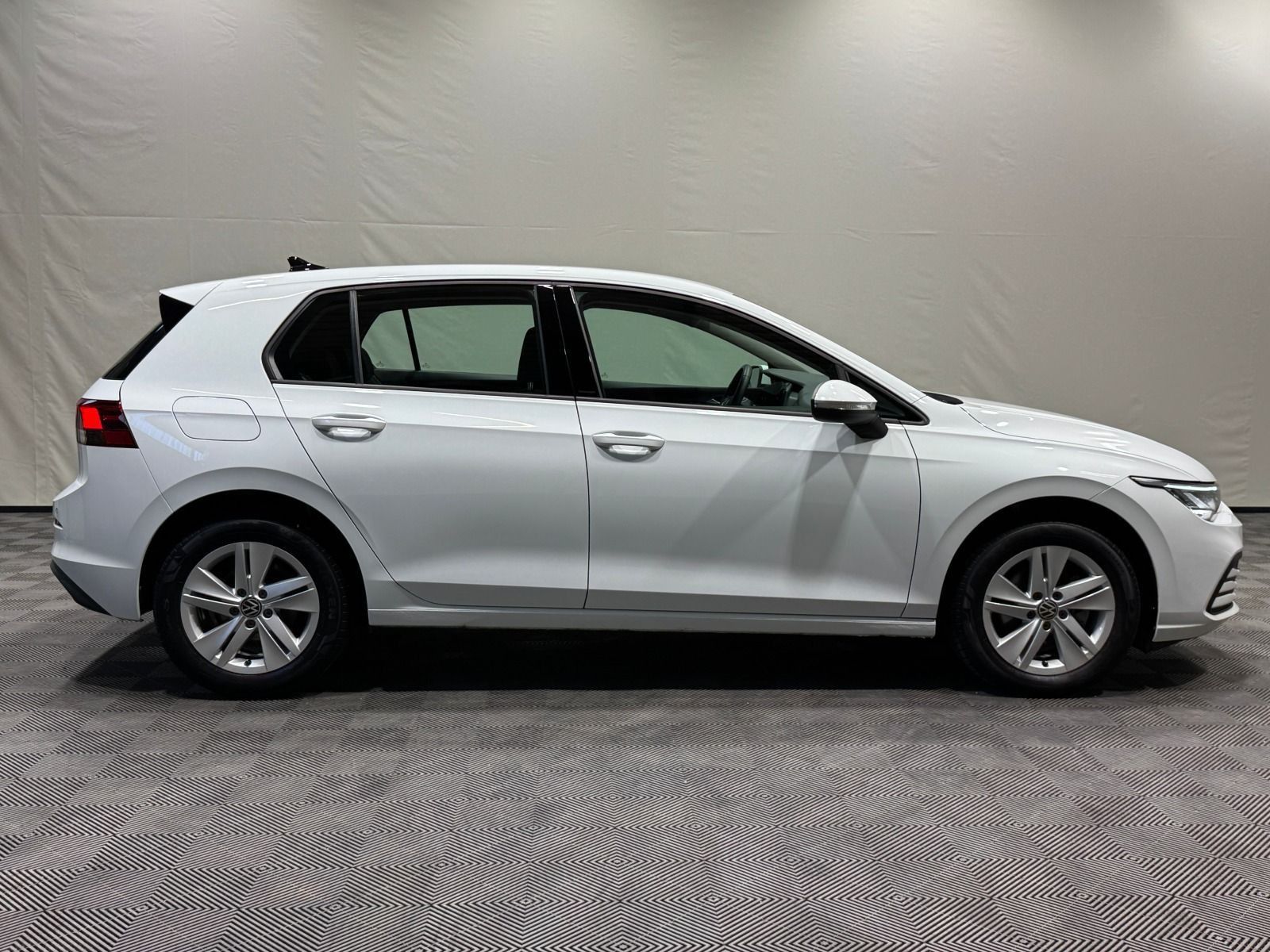 Volkswagen Golf Life 1.0 TSI - Samsaru's Car Outlet