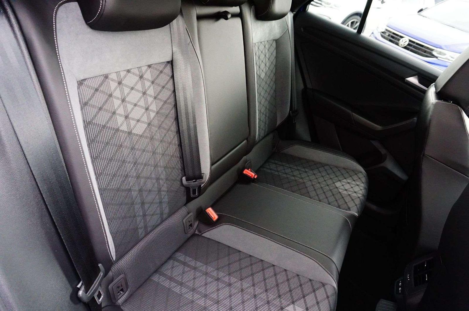 Volkswagen T-Roc R-Line - Samsaru's Car Outlet