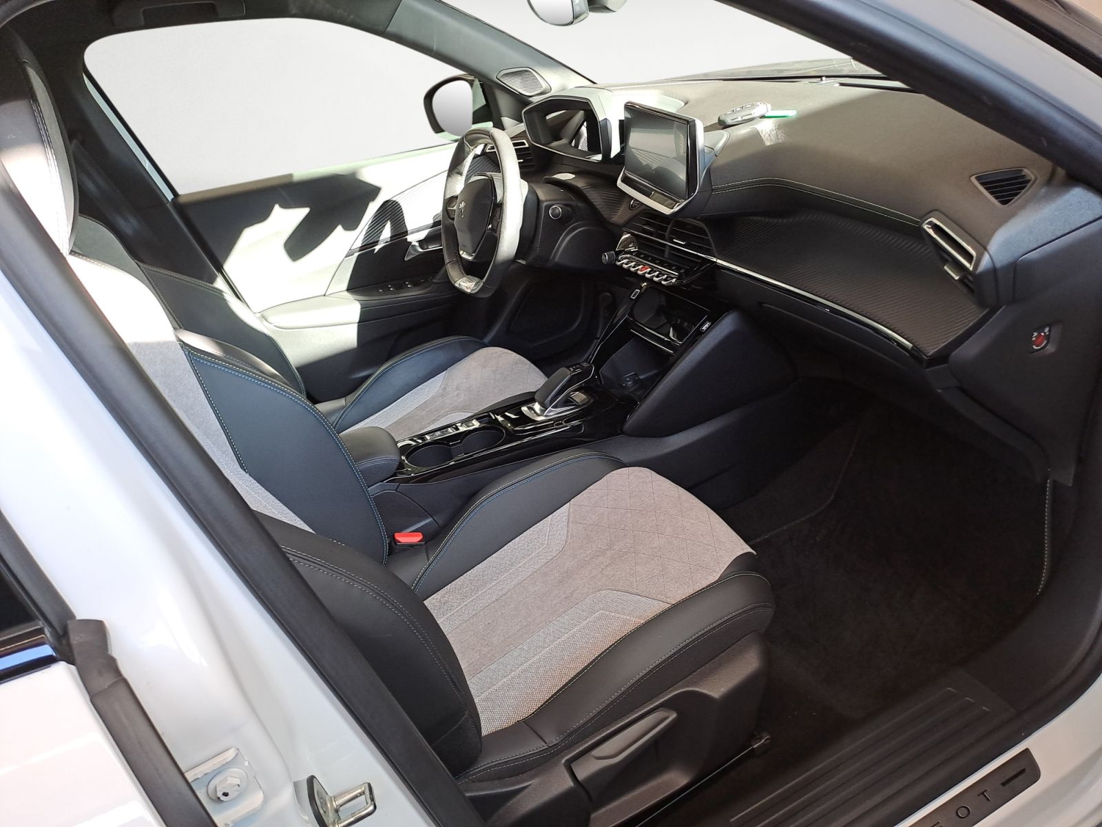 Peugeot e-2008 GT Pack - Samsaru's Car Outlet