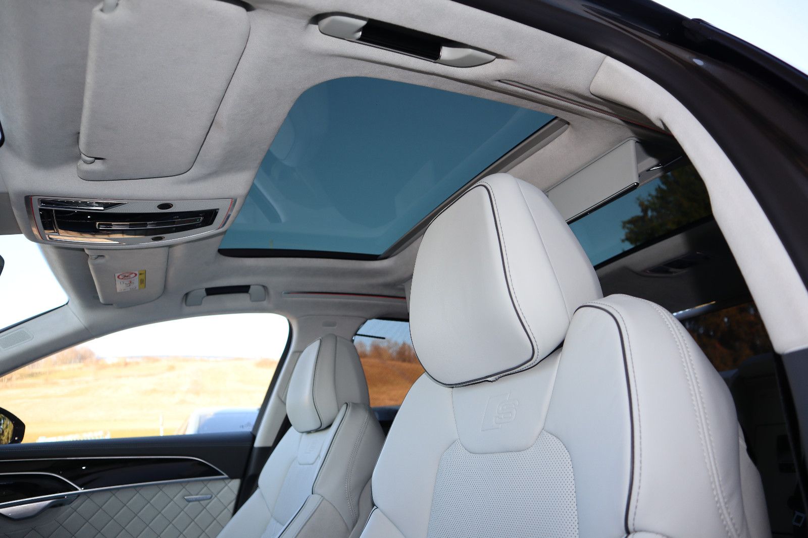 Audi A8L 60 TFSIe lang exclusive - Samsaru's Car Outlet