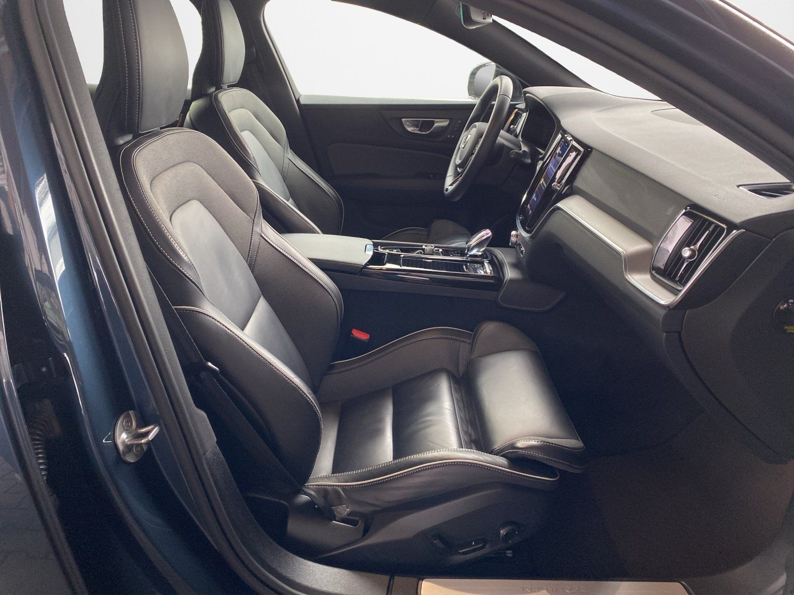 Volvo V60 Kombi T8 Twin Engine AWD*AHK*4xSHZ*WiPa*