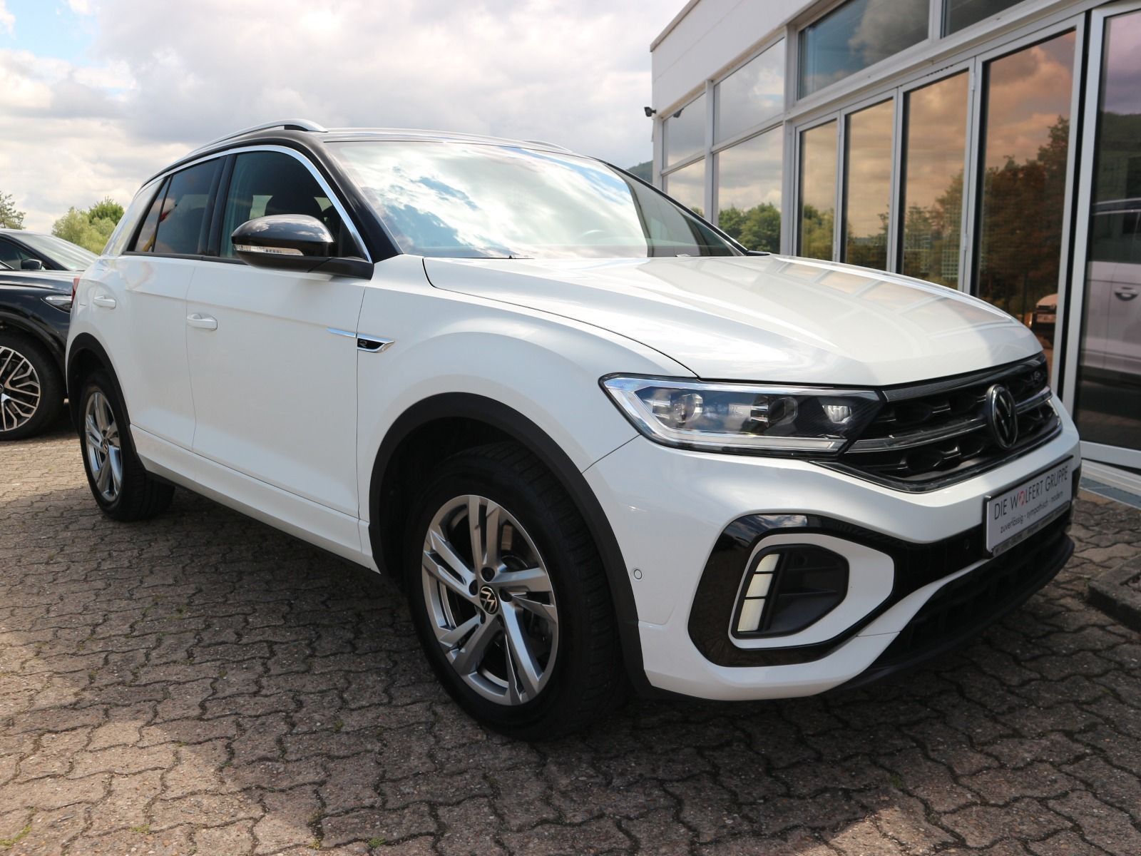 Volkswagen T-Roc R-Line 2.0 TDI DSG - Samsaru's Car Outlet
