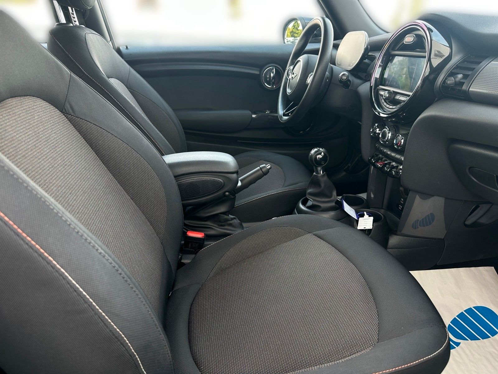 MINI COOPER Essential - Samsaru's Car Outlet