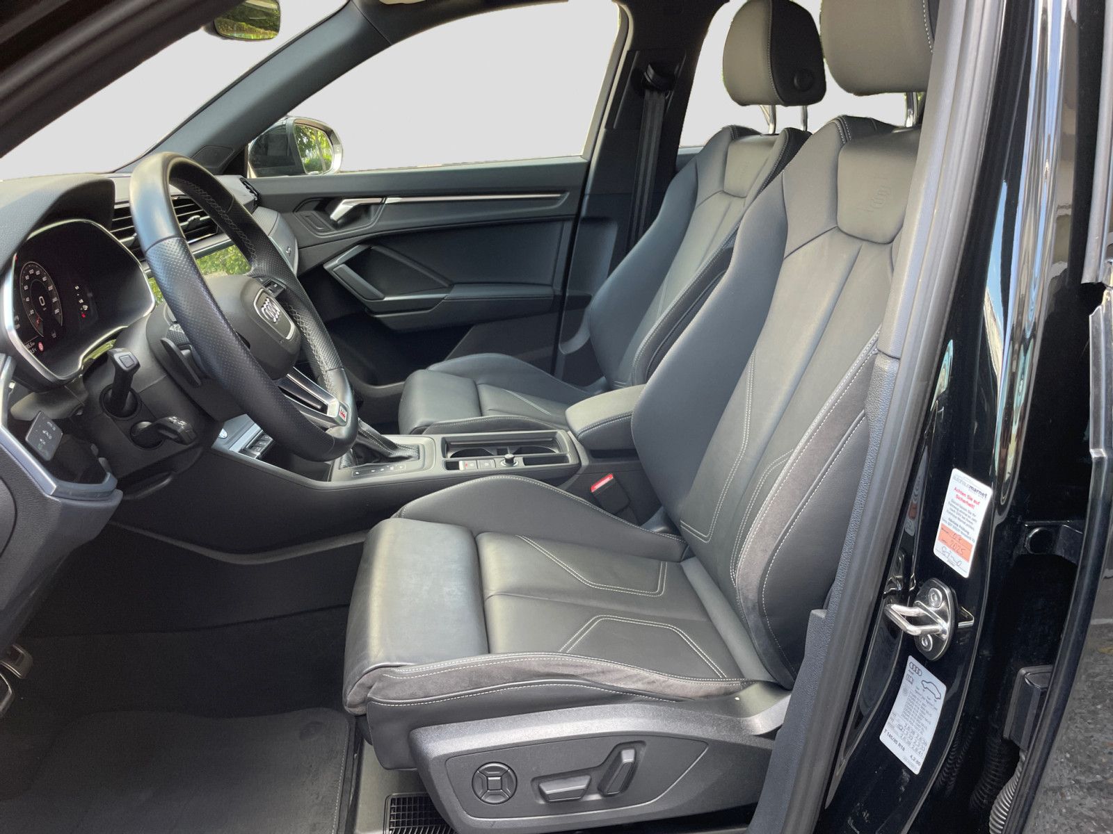 Audi Q3 40TDI quattro S-line - Samsaru's Car Outlet
