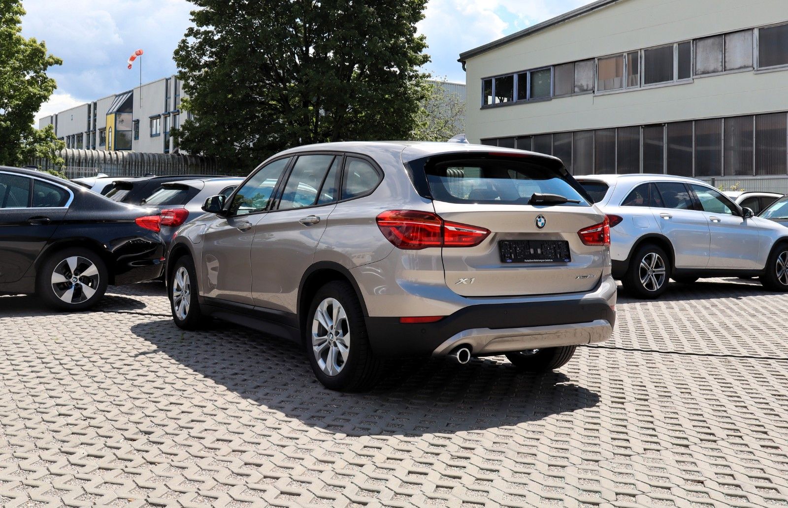 BMW X1 xDrive 25 e Advantage - Samsaru's Car Outlet