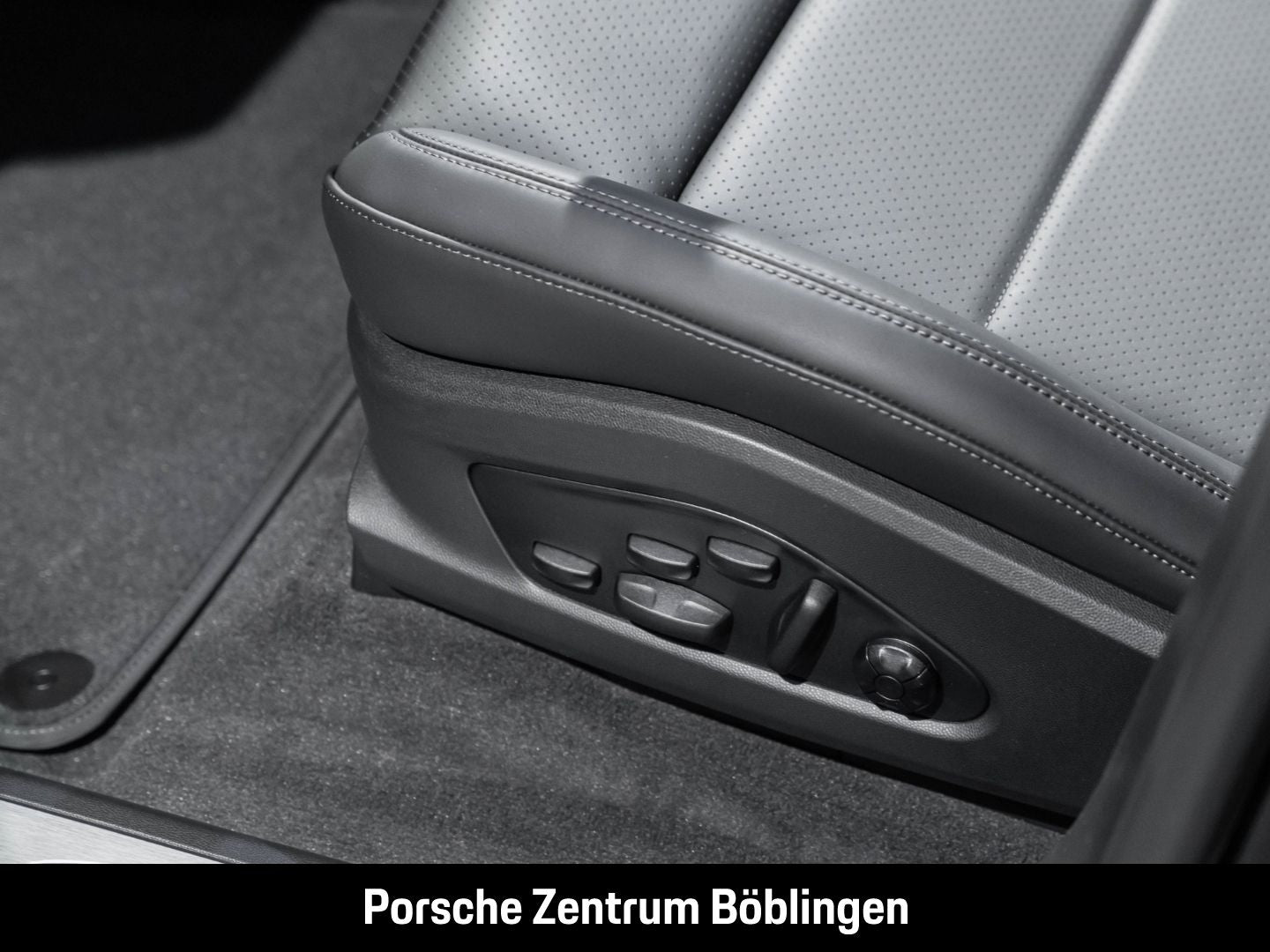 Porsche Macan 4 Surround-View InnoDrive LED-Matrix