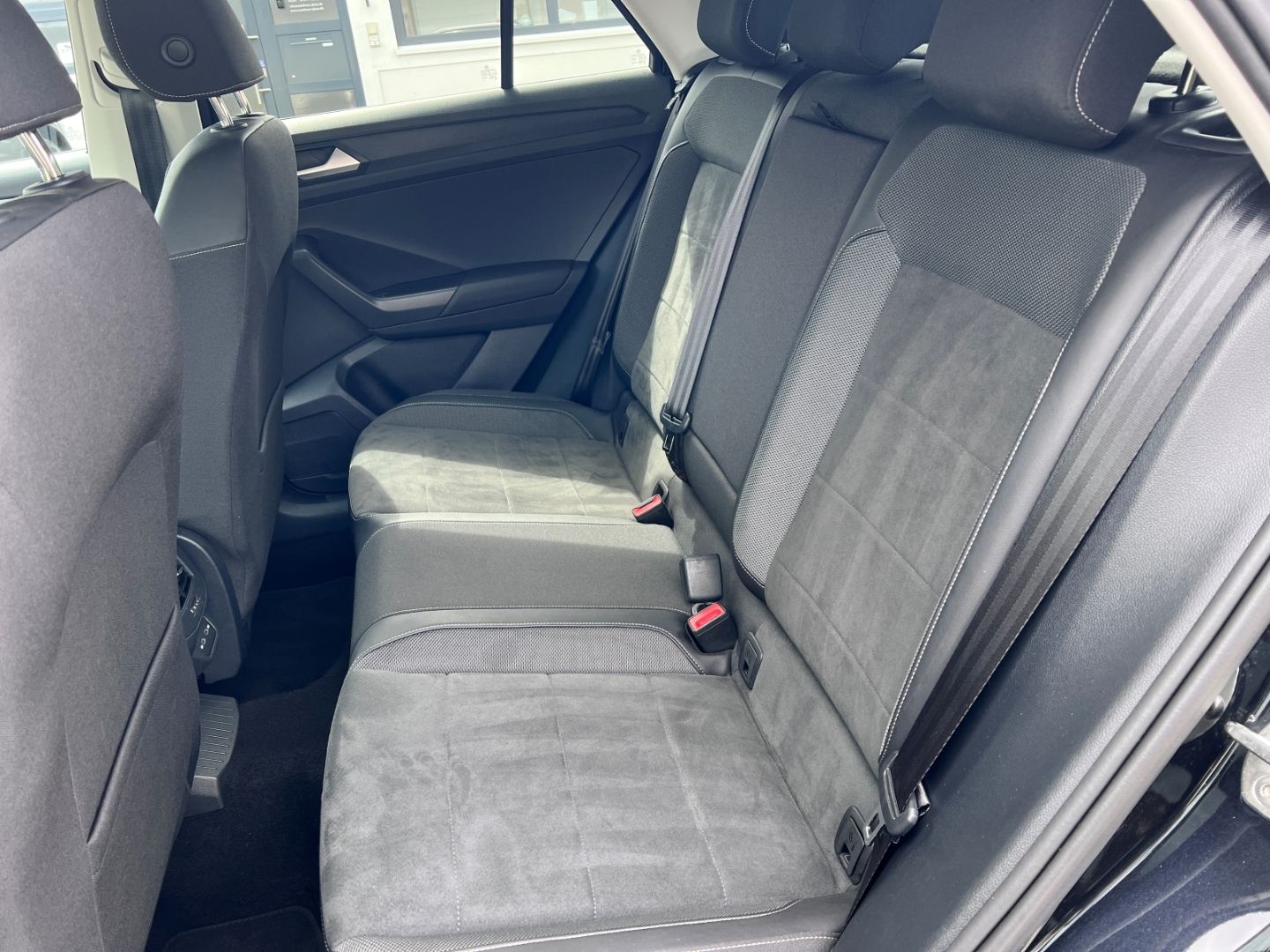 Volkswagen T-Roc 1.0 TSI Style - Samsaru's Car Outlet