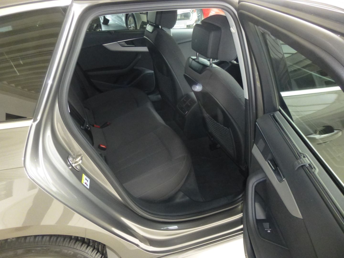 Audi A4 Avant 30 TDI advanced - Samsaru's Car Outlet
