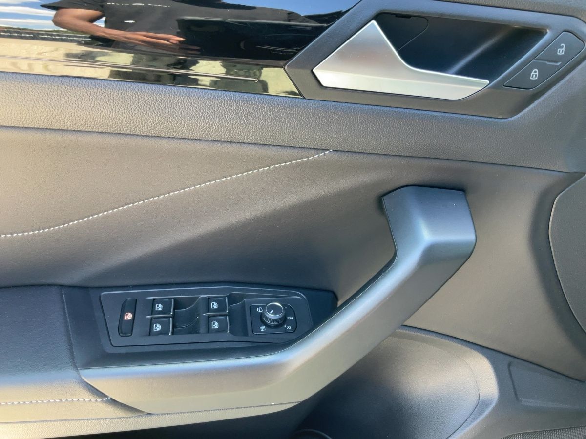 Volkswagen T-Roc 1.5 TSI DSG R-LINE - Samsaru's Car Outlet