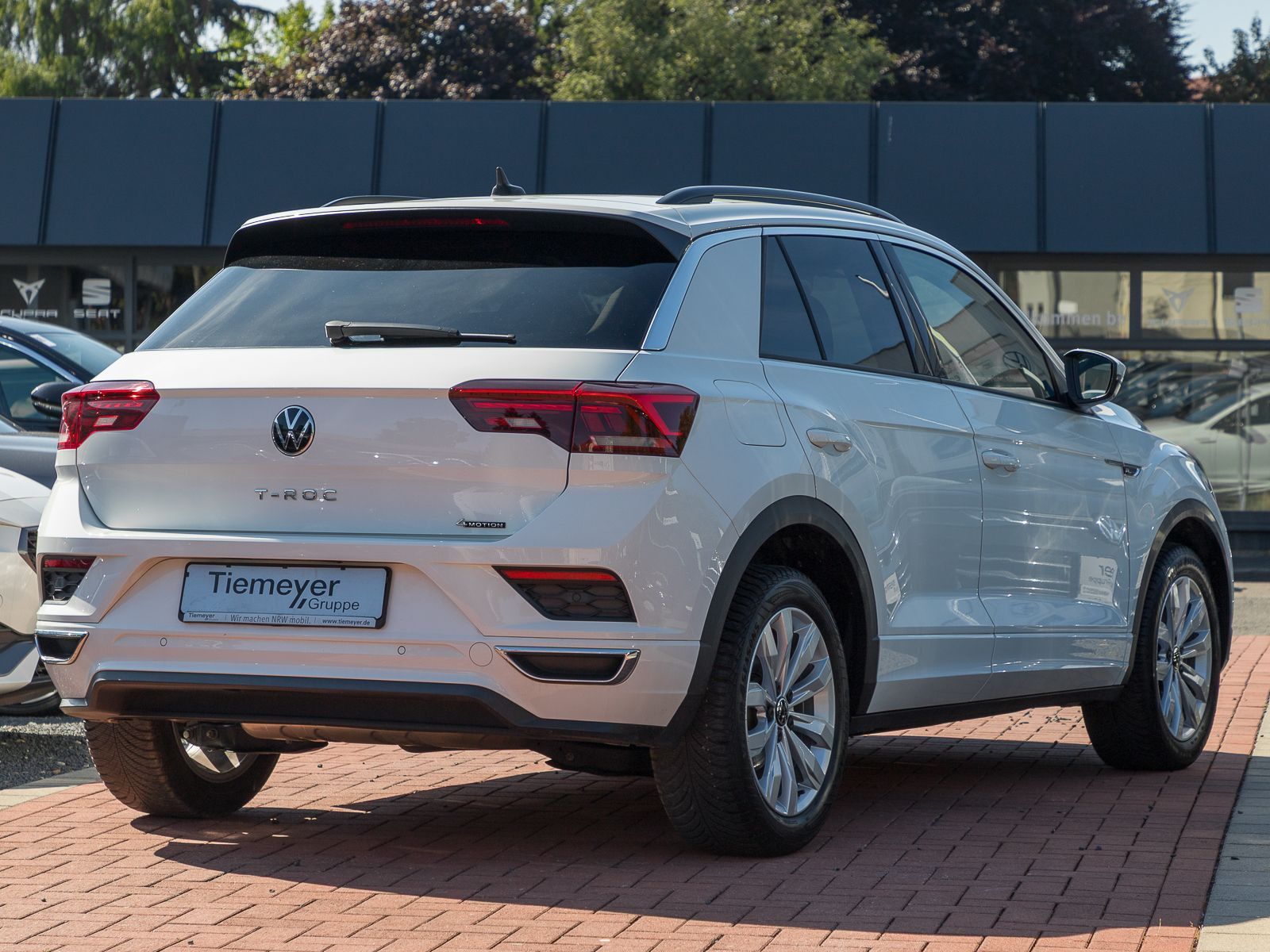Volkswagen T-Roc 2.0 TSI DSG 4M R-LINE - Samsaru's Car Outlet