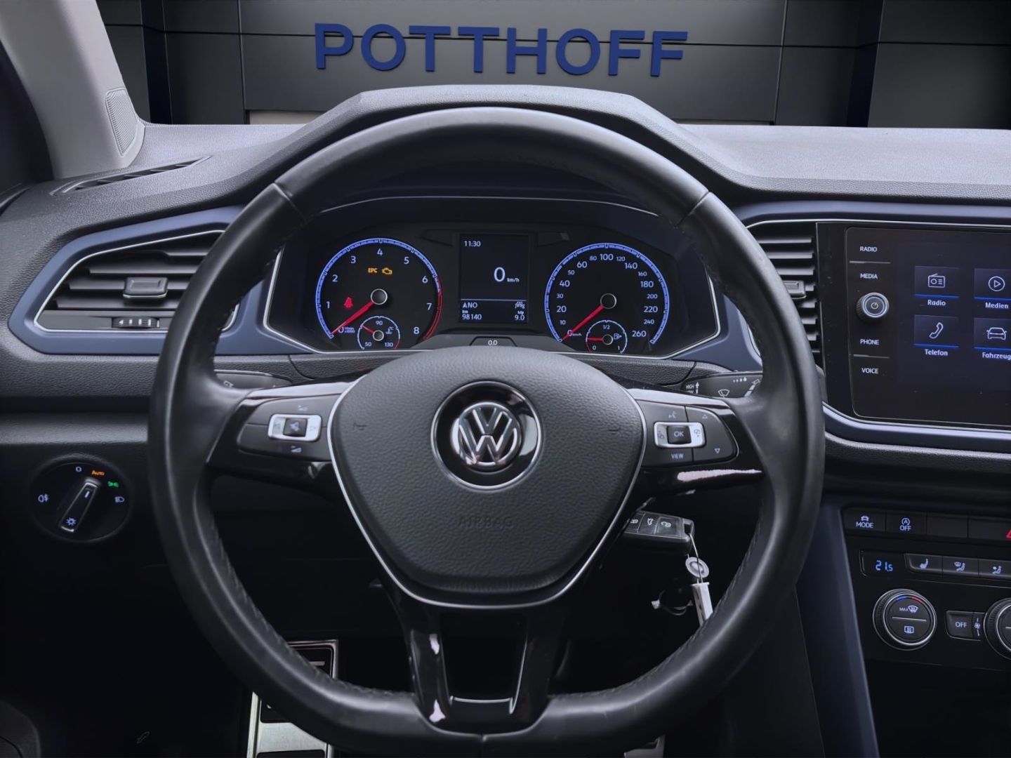 Volkswagen T-Roc 1.0 TSI UNITED - Samsaru's Car Outlet