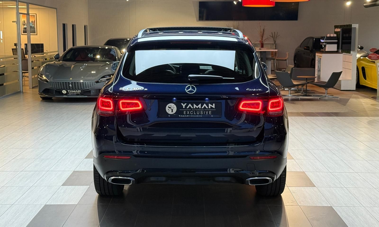 Mercedes-Benz GLC 300 e 4Matic*Panorama*360°*AHK*KeylessGO