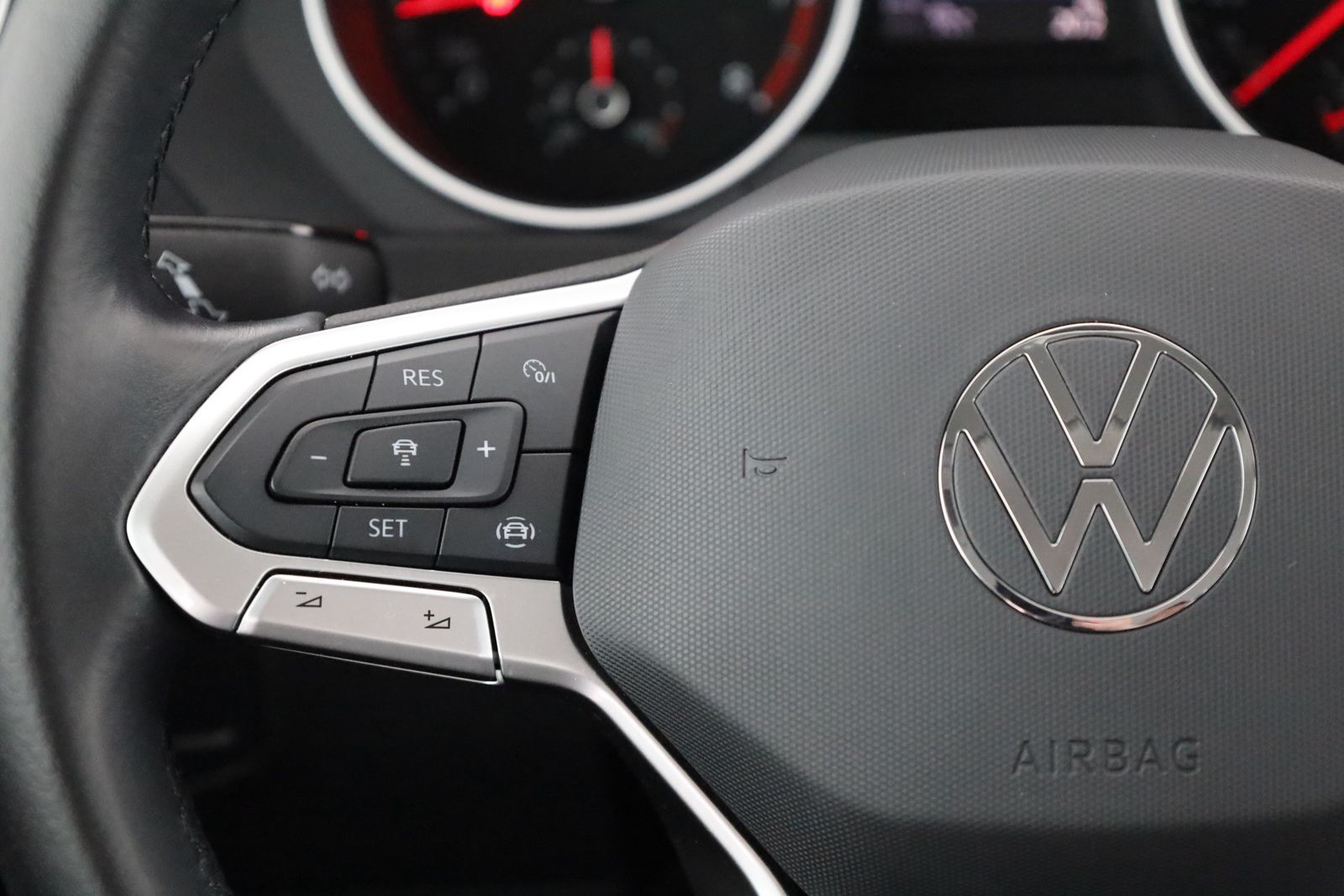 Volkswagen Tiguan 1.5 TSI Life - Samsaru's Car Outlet