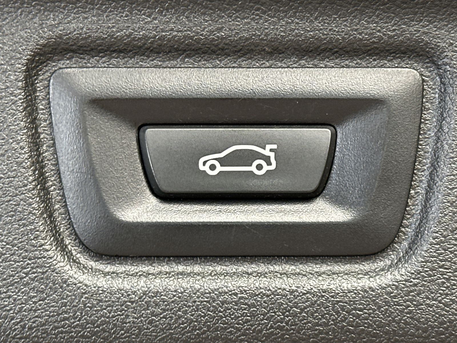 BMW 330e Touring M-Sport - Samsaru's Car Outlet