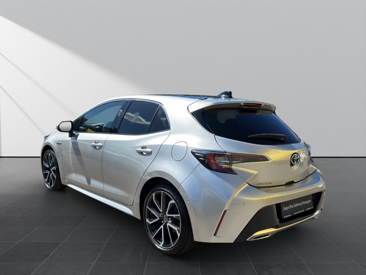 Toyota Corolla 2.0 Hybrid Lounge - Samsaru's Car Outlet
