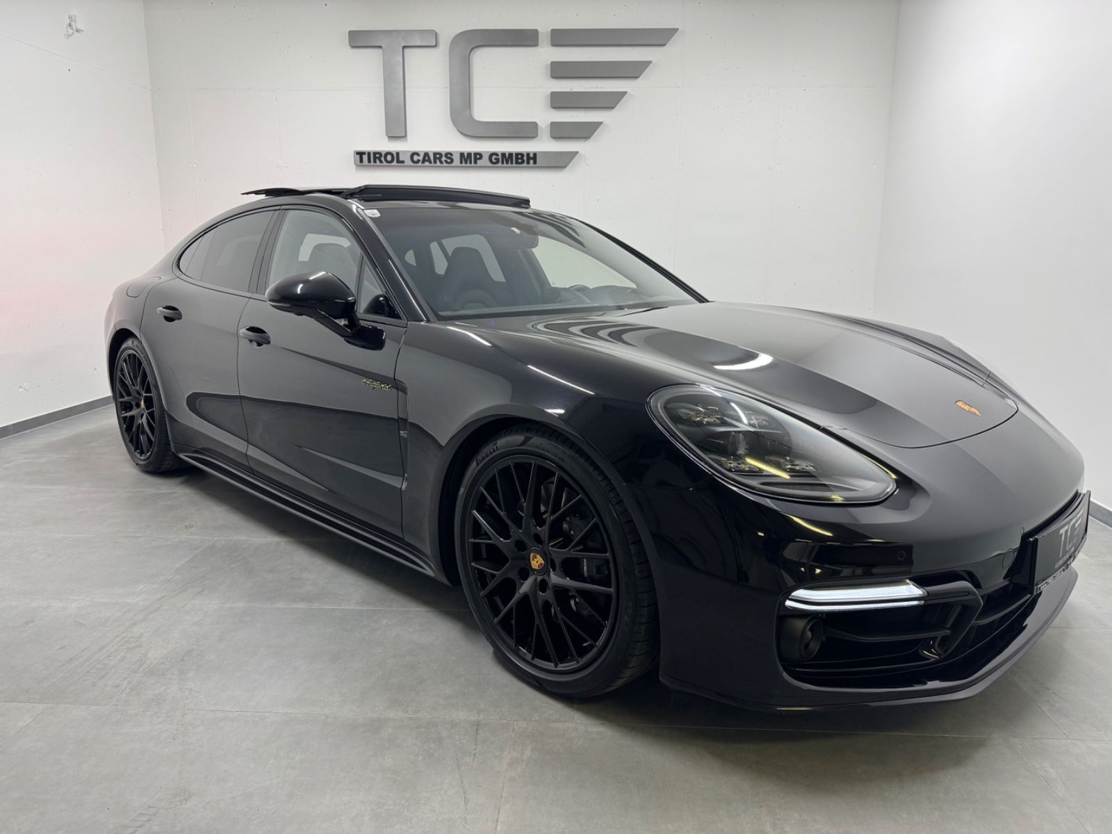 Porsche Panamera 4 E-Hybrid Platinum Edition