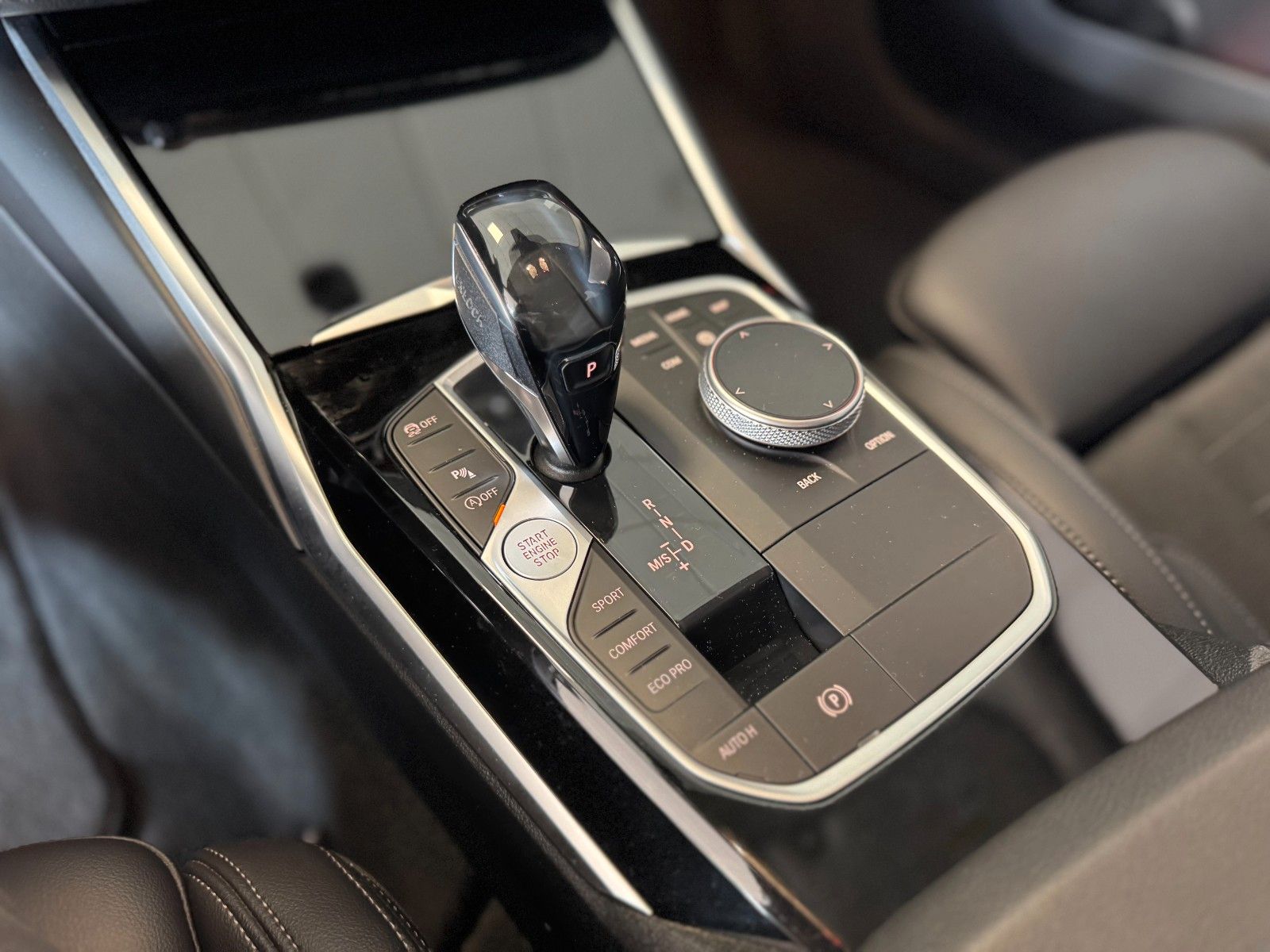 BMW 320i M Sport - Samsaru's Car Outlet