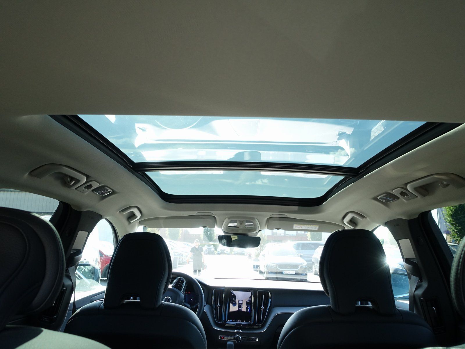Volvo XC60 T6 AWD Plug-in Hybrid - Samsaru's Car Outlet