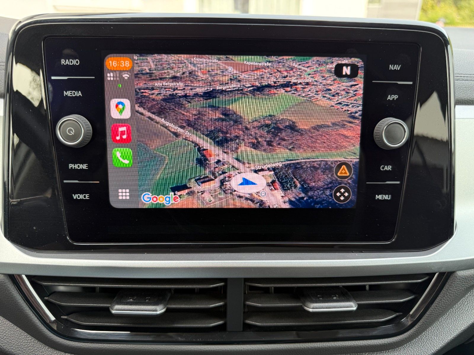 Volkswagen T-Roc Life - Samsaru's Car Outlet