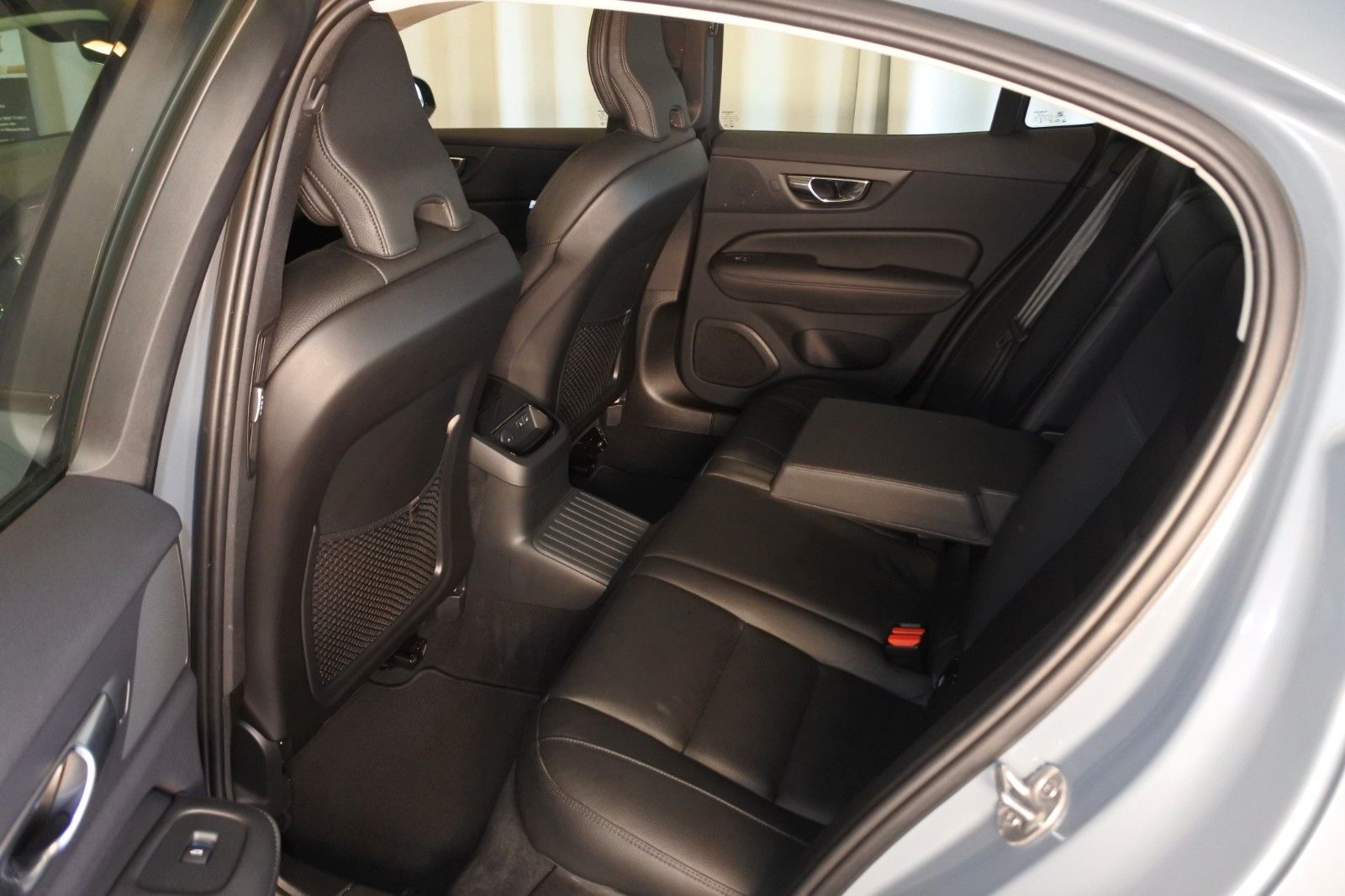 Volvo S60 T8 Ultimate Dark Recharge Plug-In Hybrid AWD