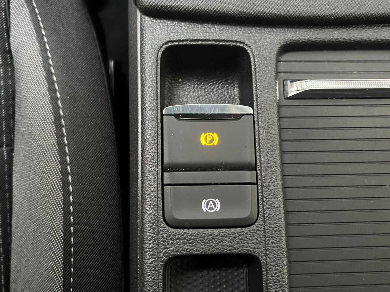 Skoda Octavia Combi 2.0 TDI DSG Ambition - Samsaru's Car Outlet