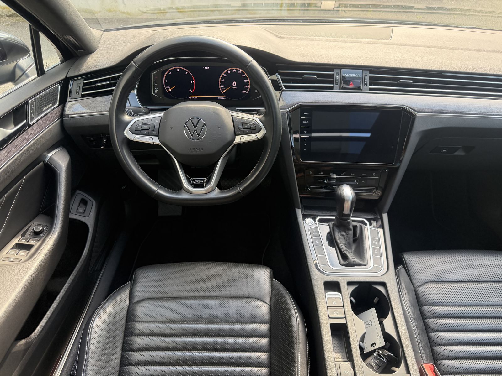 Volkswagen Passat R-Line LED Virtual Pano Massage H&K AHK