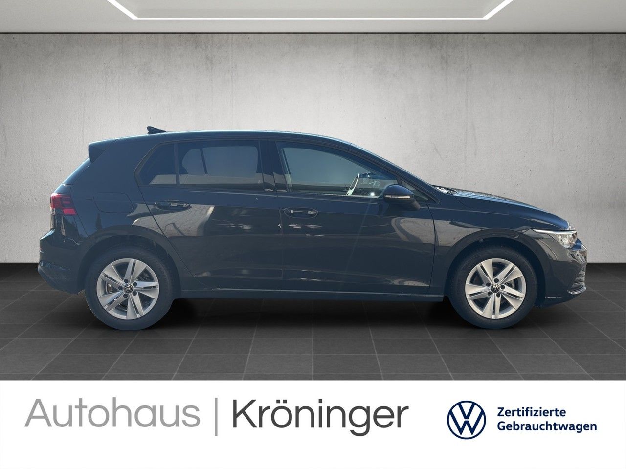 Volkswagen Golf VIII 1.5 TSI Life - Samsaru's Car Outlet