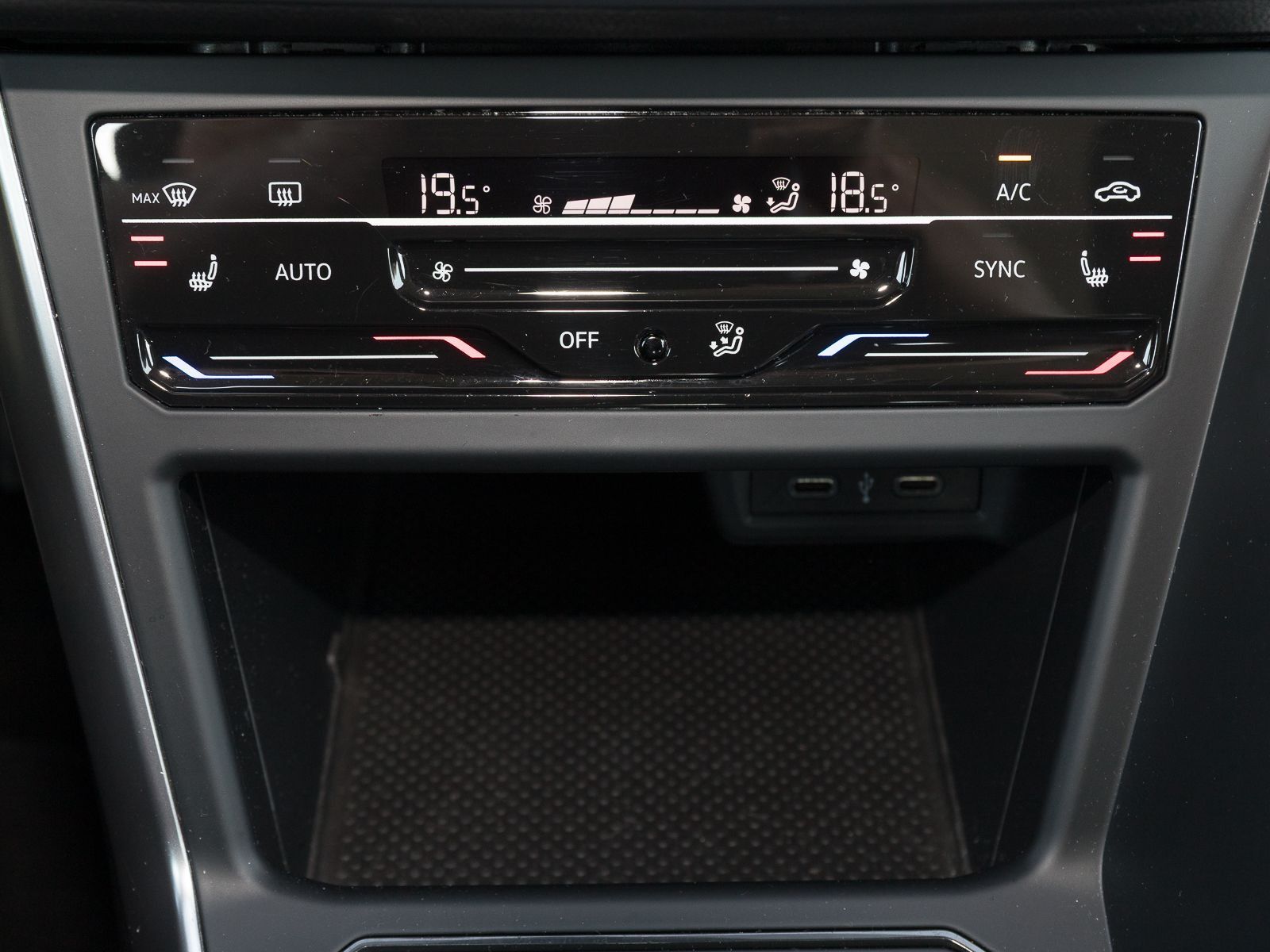 Volkswagen Taigo 1.0 TSI LIFE - Samsaru's Car Outlet
