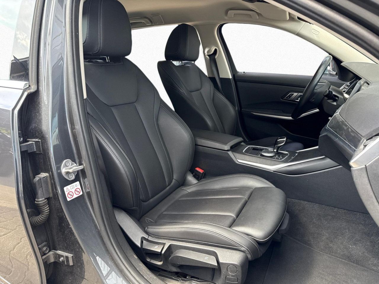 BMW 330e Touring Aut. Luxury Line - Samsaru's Car Outlet