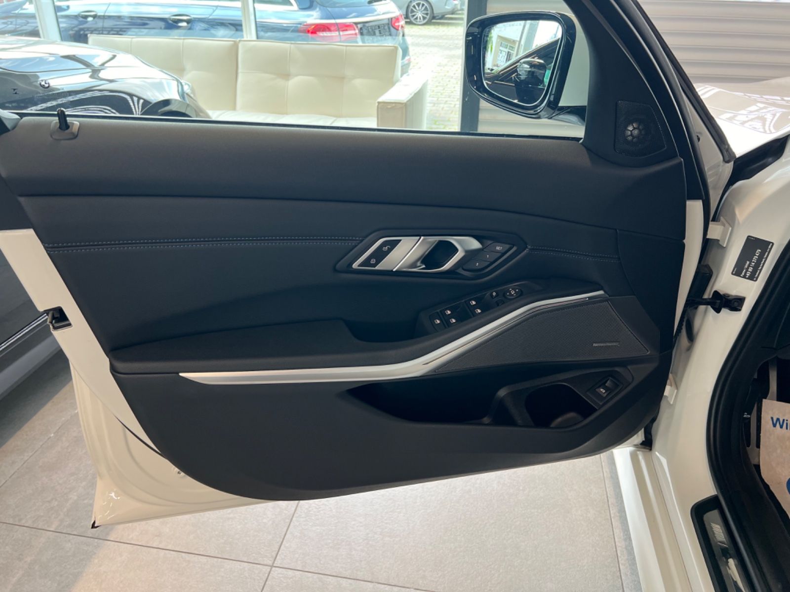 BMW 320 d xDrive M Sport - Samsaru's Car Outlet
