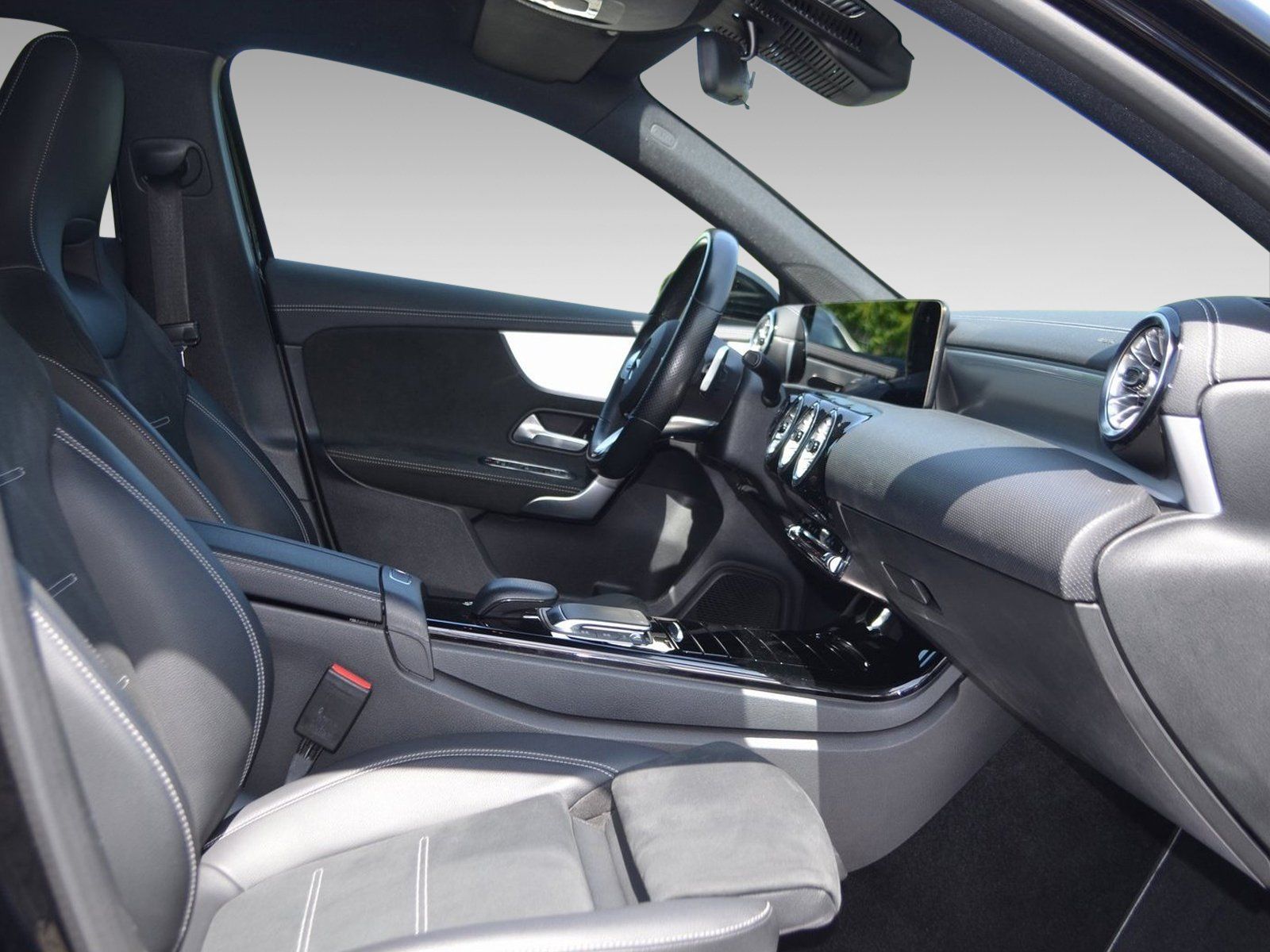 Mercedes-Benz A-Klass AMG LINE - Samsaru's Car Outlet