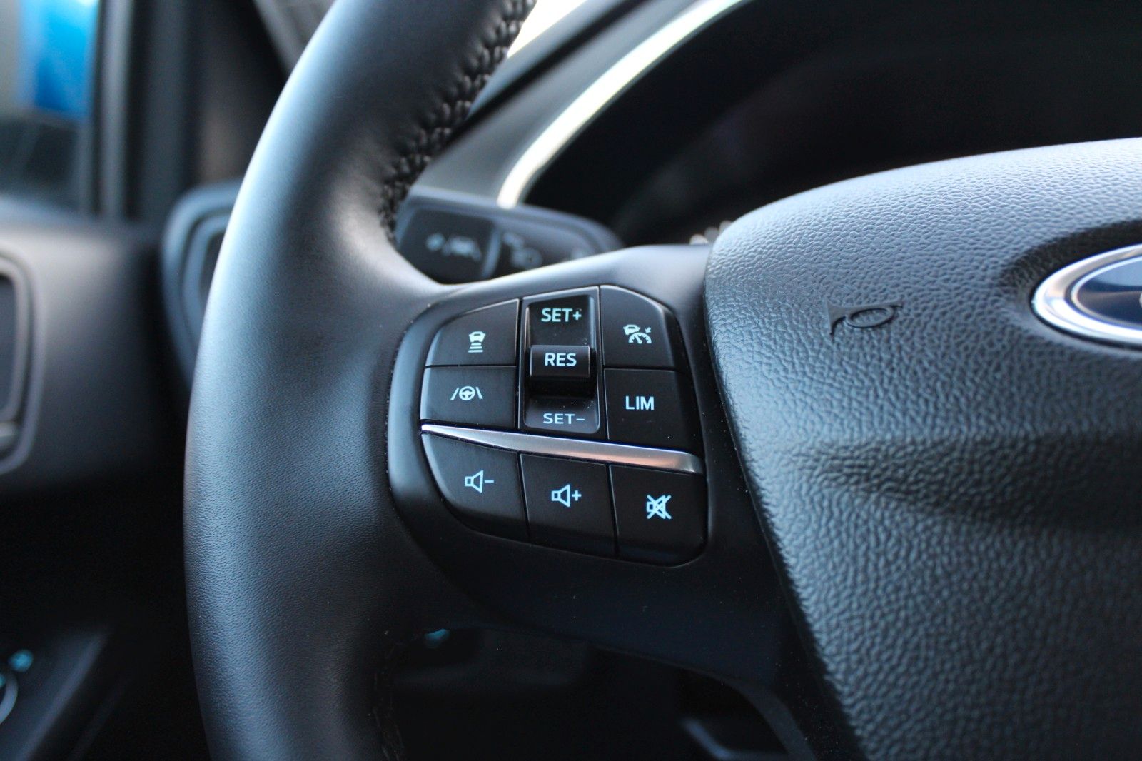 Ford Focus Titanium Turnier 1,0EcoBoost*Automatik*AHK