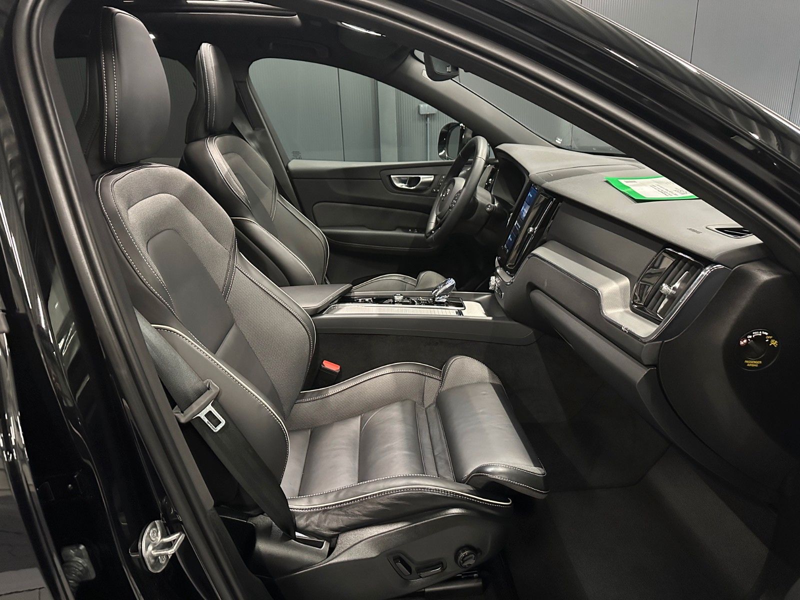 Volvo XC60 Plus Black Edition AWD*21Zoll*PANORAMA*AHK*