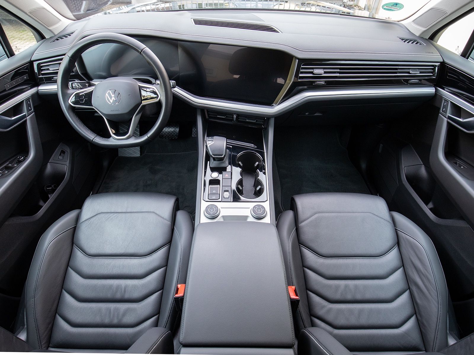 Volkswagen Touareg R-Line - Samsaru's Car Outlet