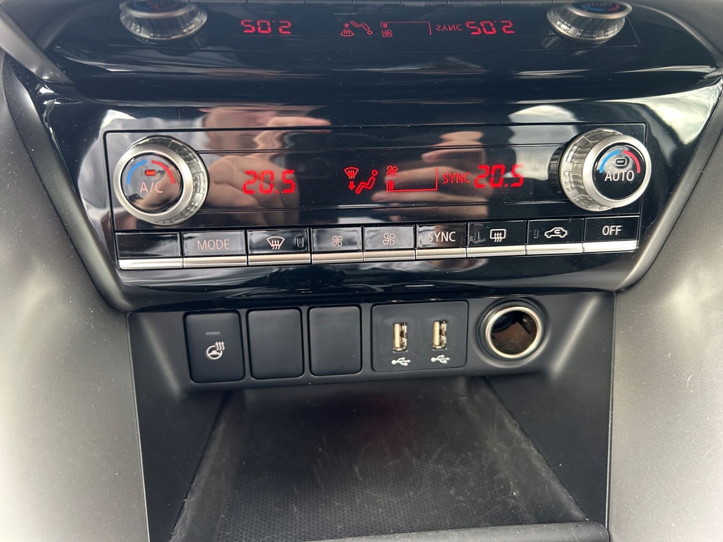 Mitsubishi Eclipse Cross PHEV Plus Select  4WD 2.4 Navi, So