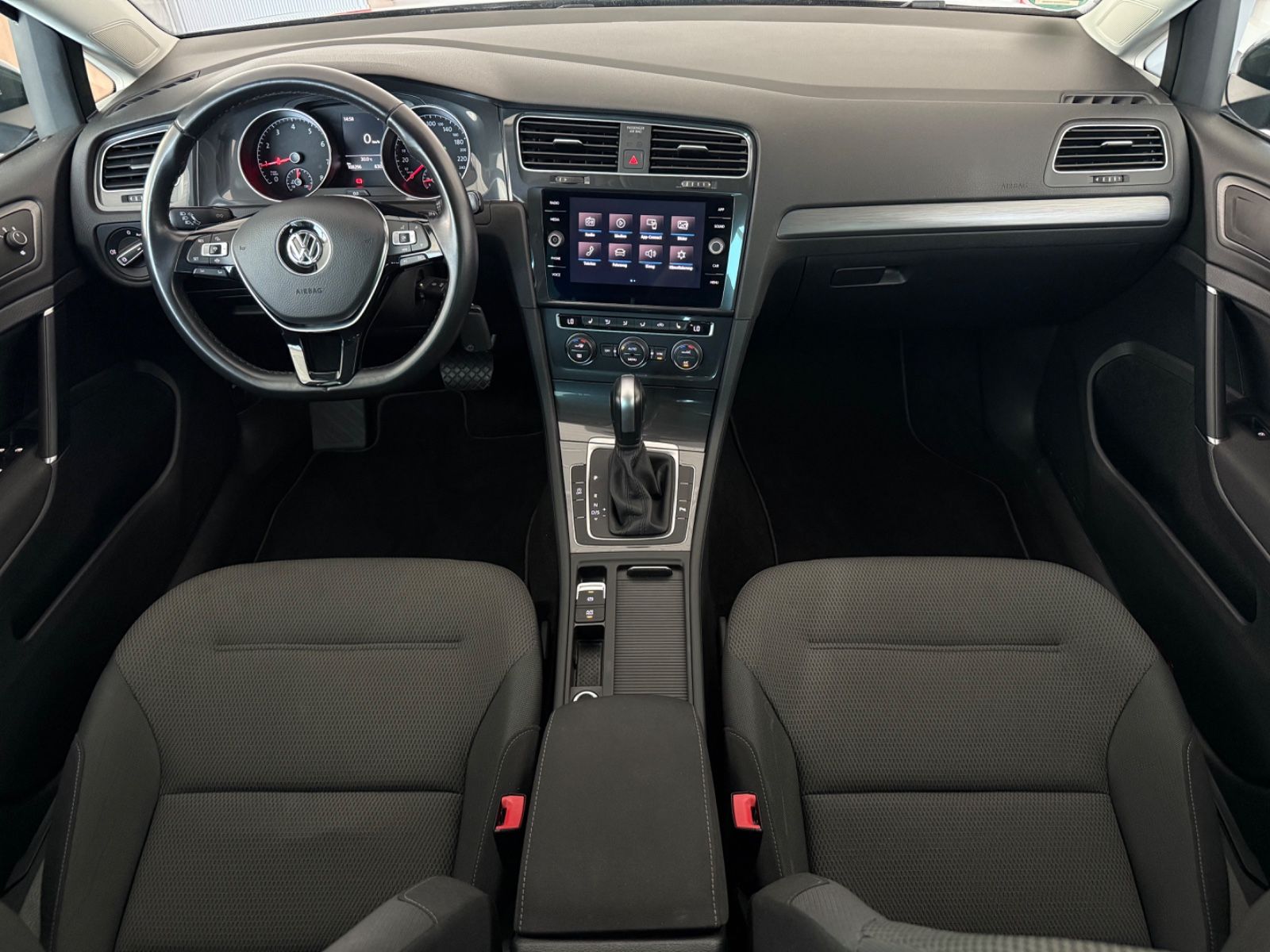 Volkswagen Golf VII Comfortline - Samsaru's Car Outlet