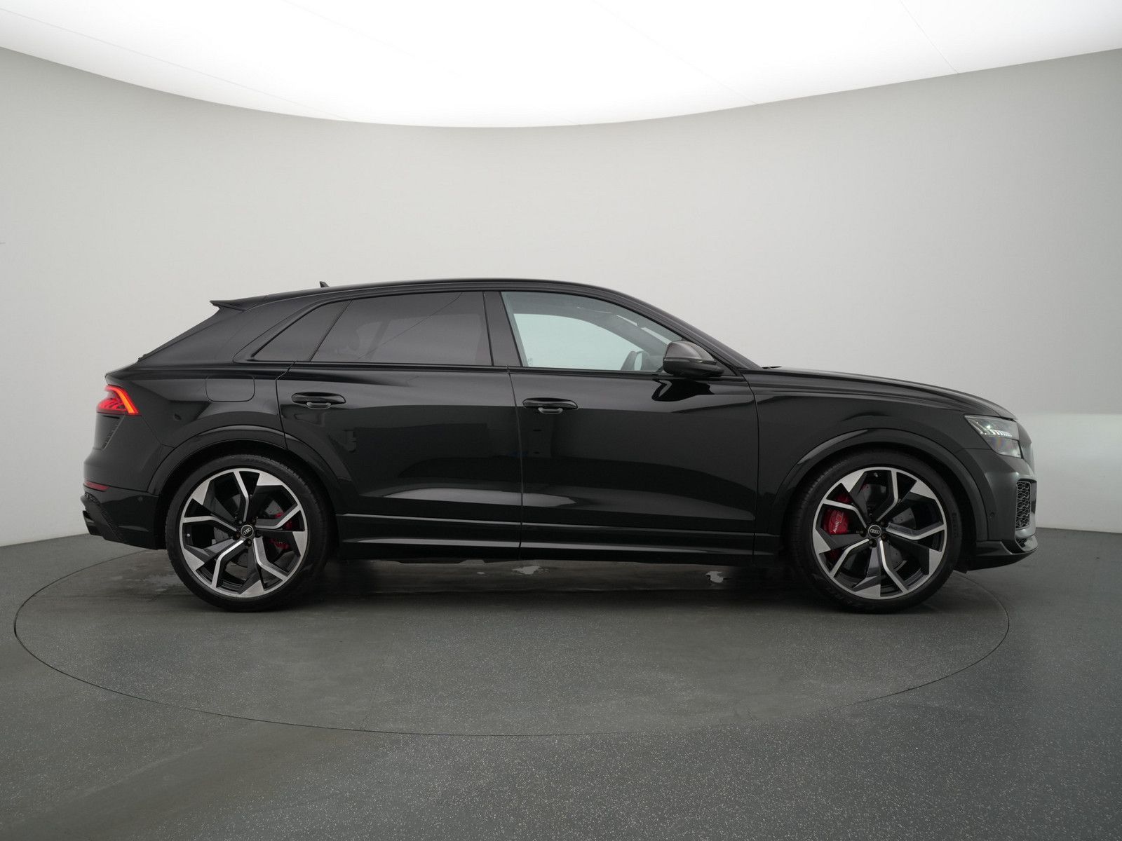 Audi RS Q8 305KMH LUFT STANDHZ CARBON AHK PANO RAUTE