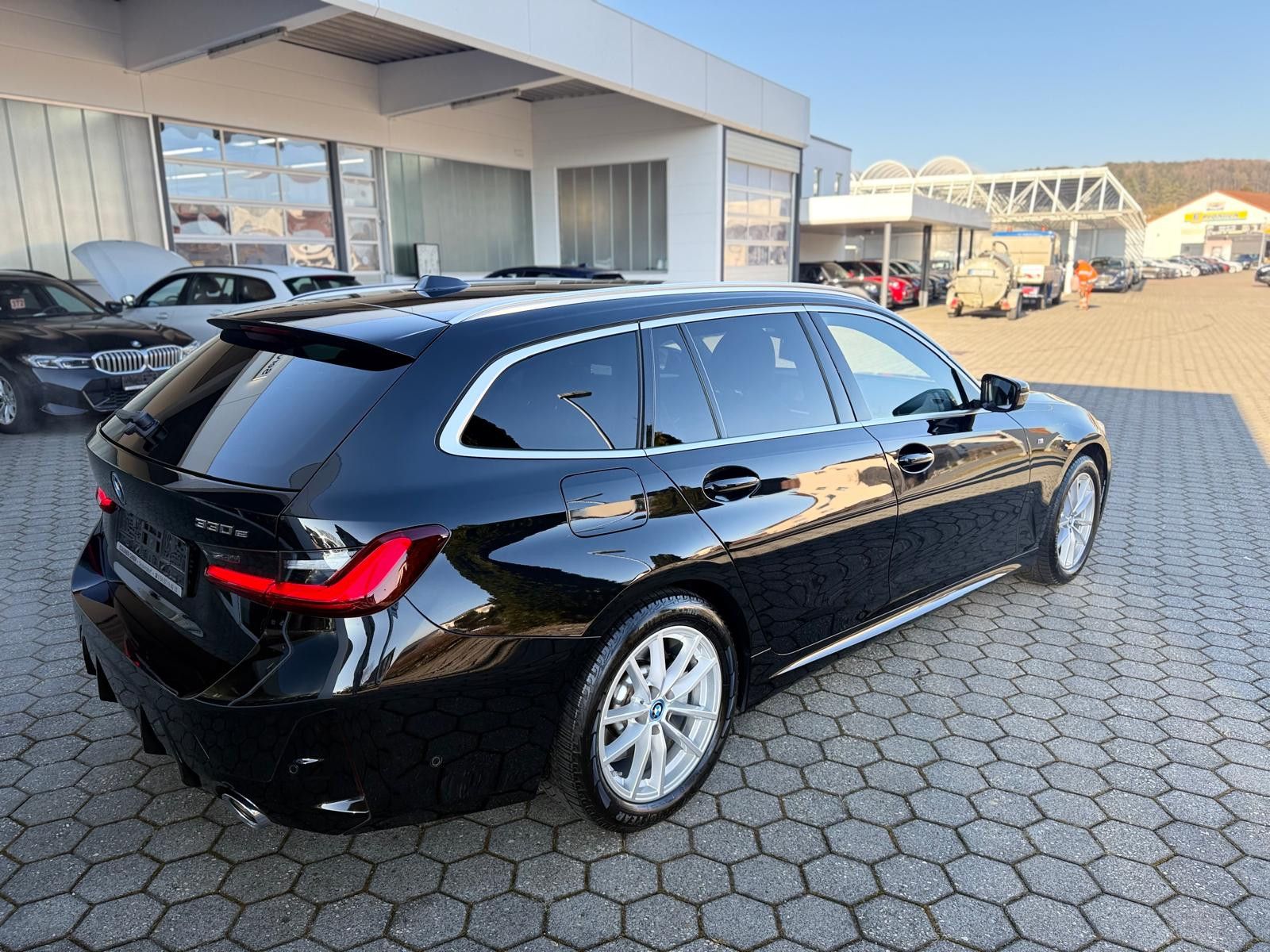 BMW 330 e Touring M-Sport - Samsaru's Car Outlet