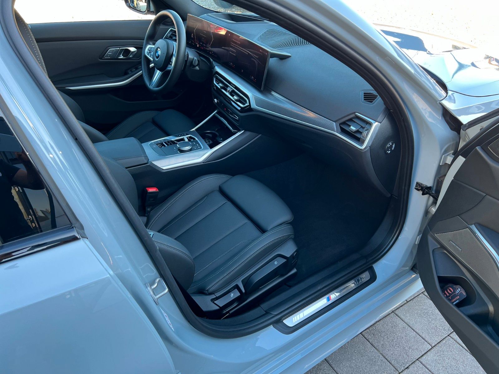 BMW 320d xDrive M Sport*360°HUD*Pano*HK*Standhzg*ACC