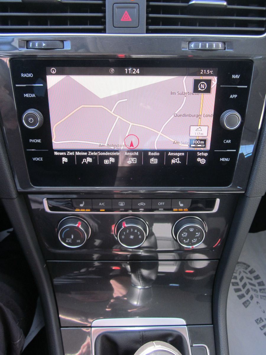 Volkswagen Golf VII Comfortline - Samsaru's Car Outlet
