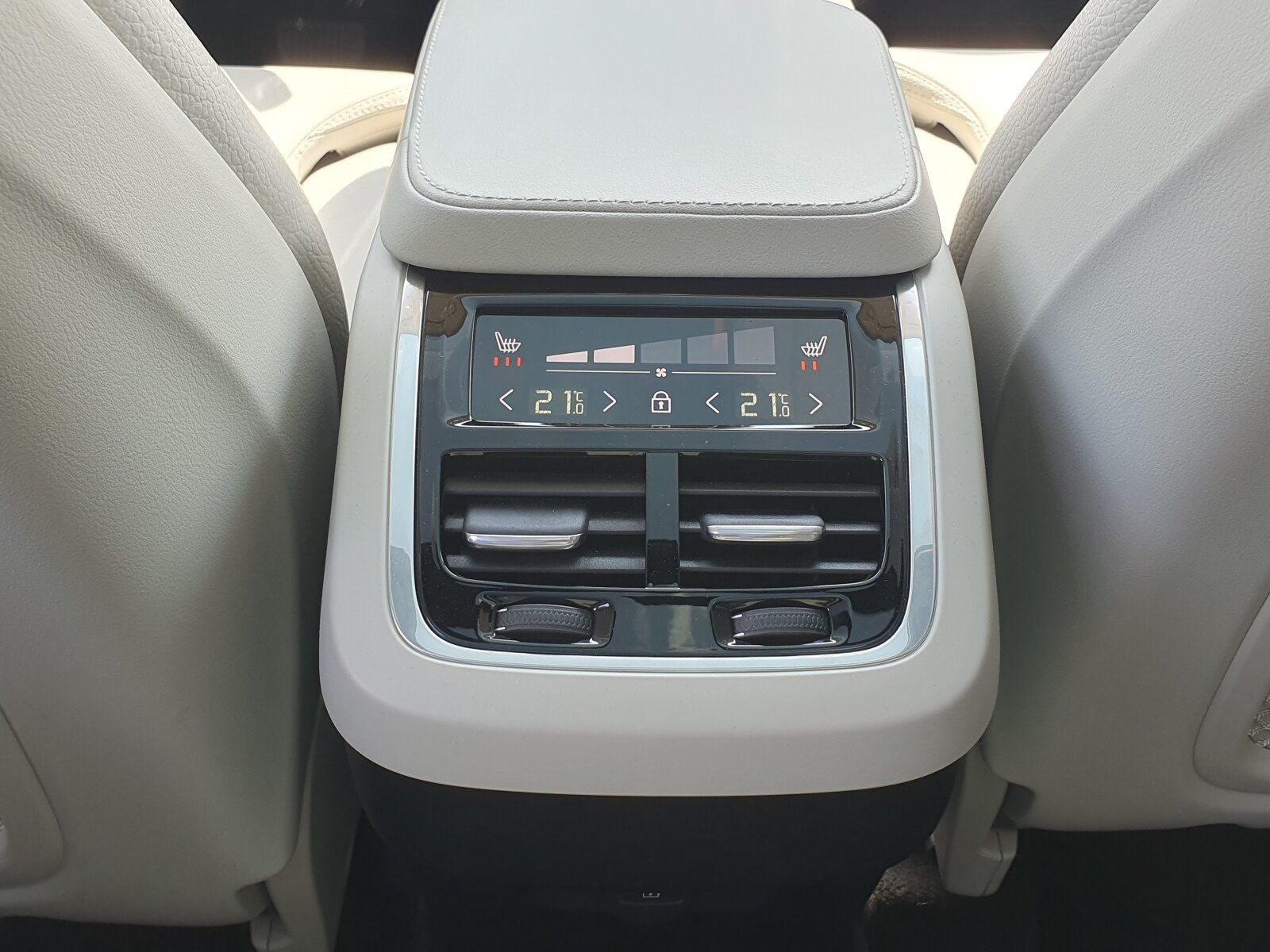 Volvo XC90 B5 AWD Ultimate Bright |PANO|LED|AHK|360°