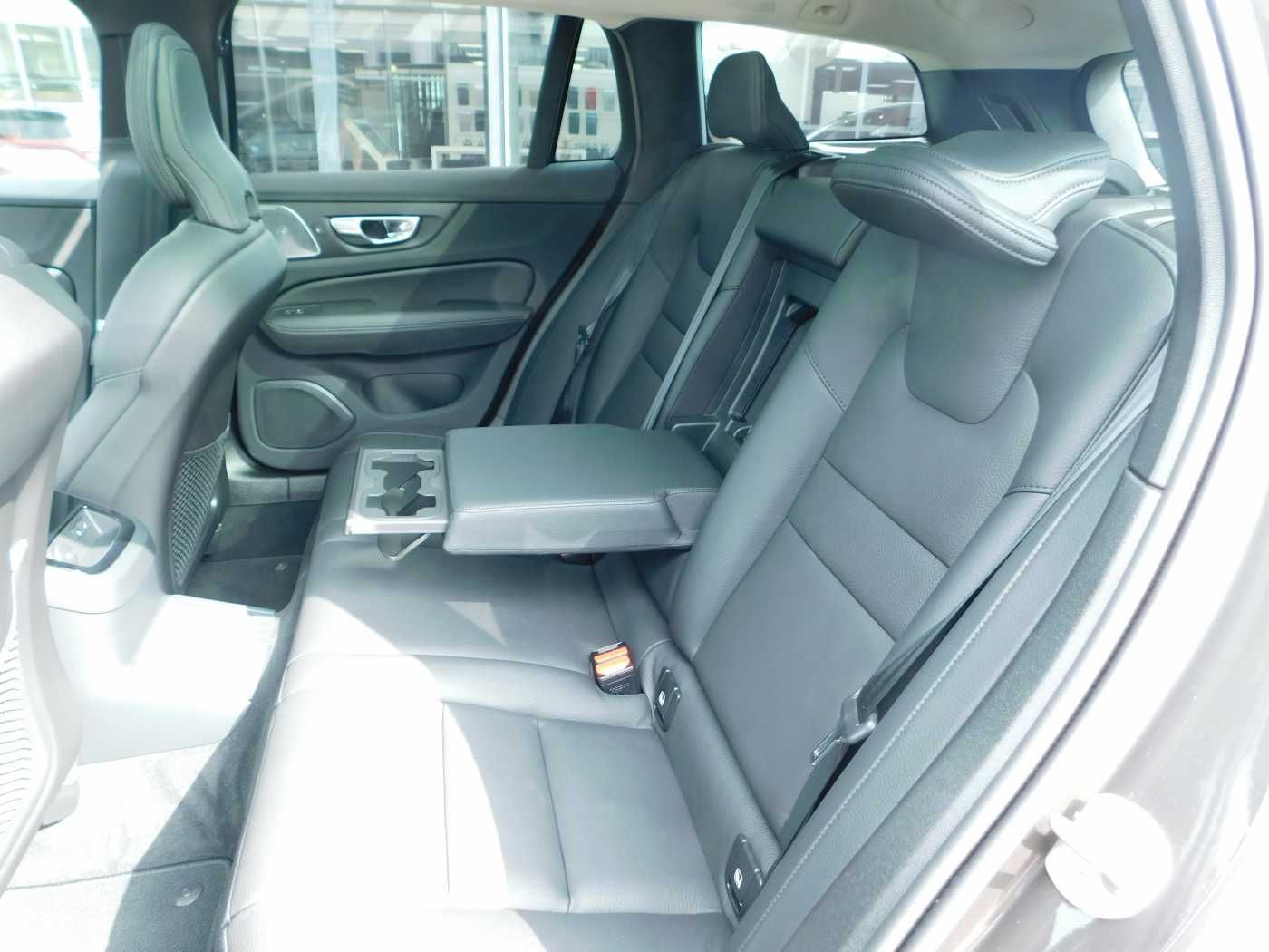 Volvo V60 T6 Recharge AWD Ultra Dark