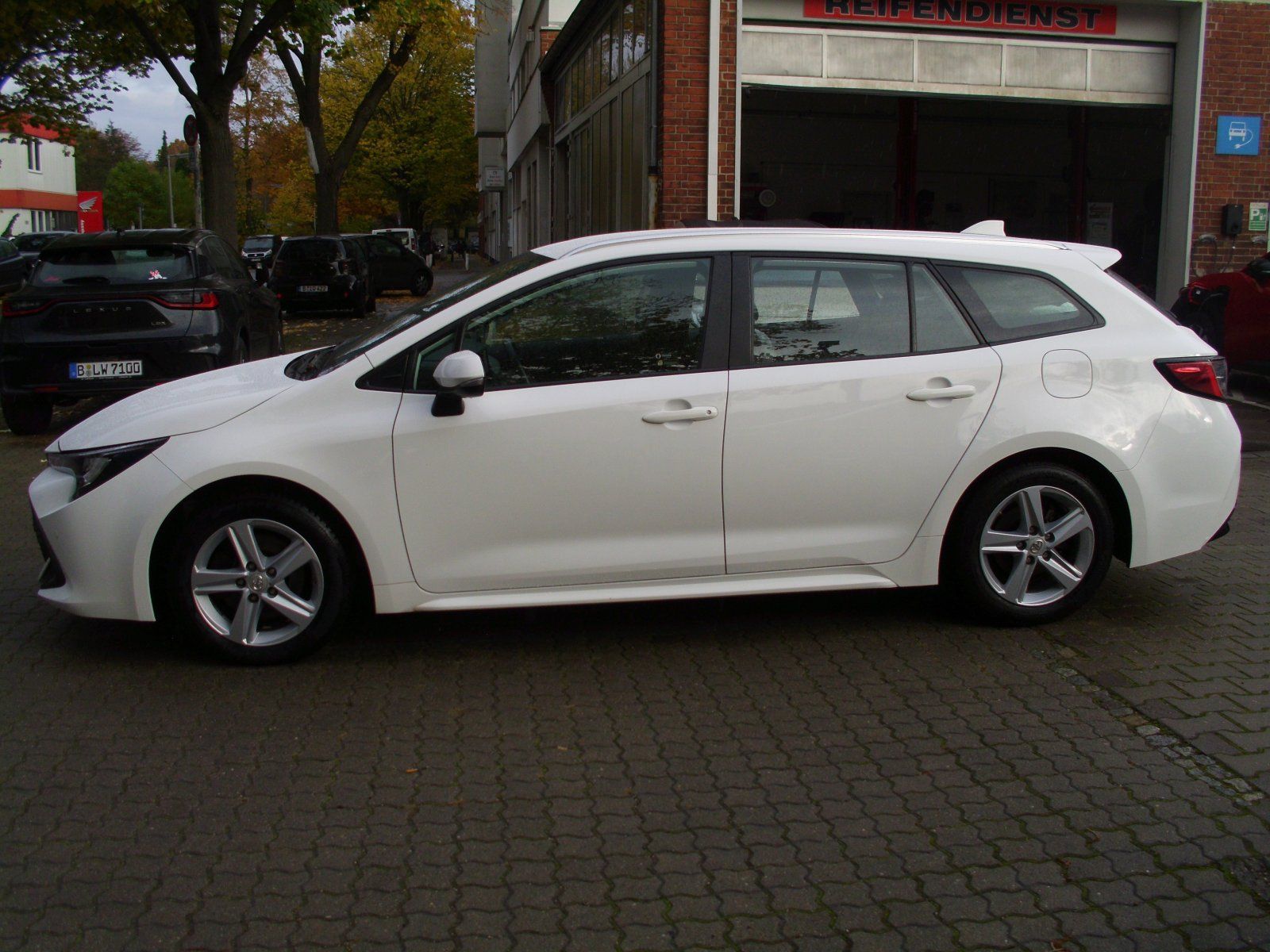 Toyota Corolla 2,0l Hybrid 4x2 Buisness Edition