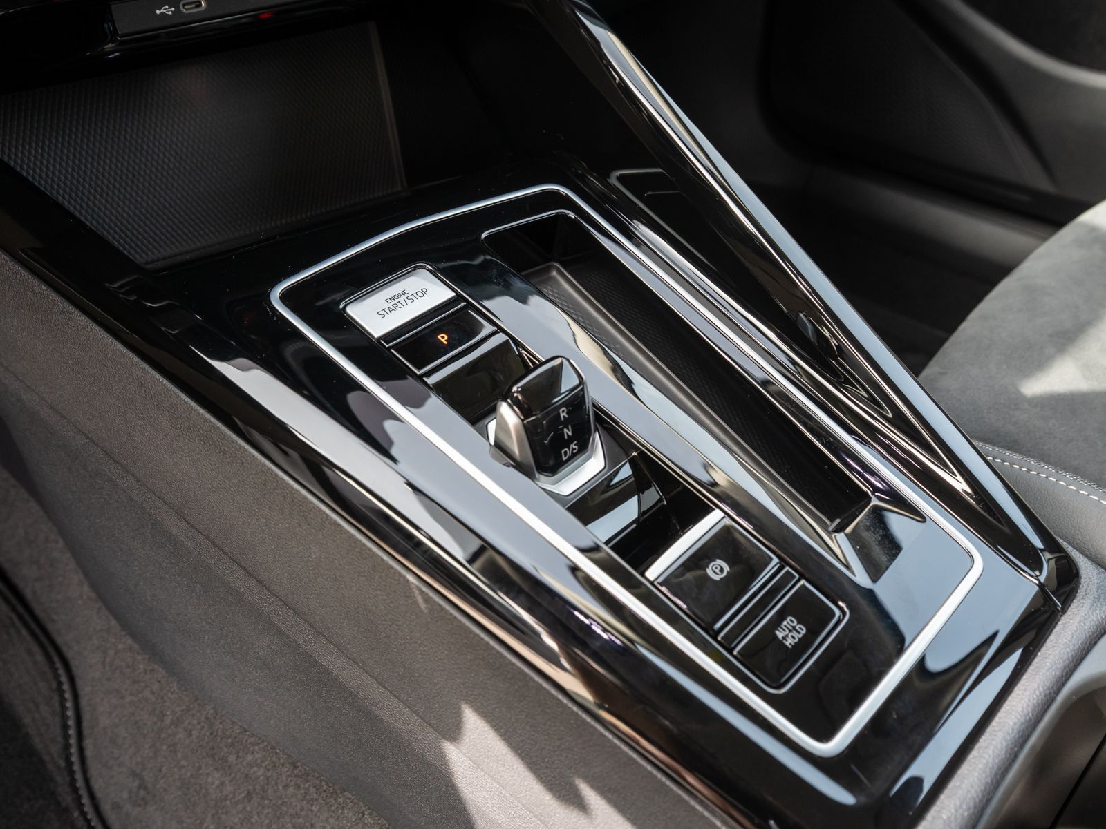 Volkswagen Golf Style 1.5TSI eHybrid DSG Navi 360° HUD AHK