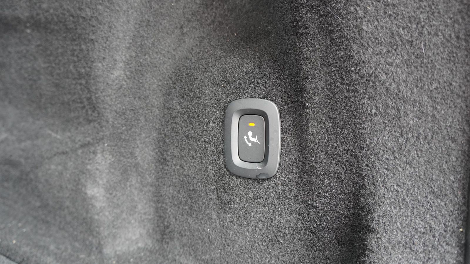 Volvo XC 60 B5 AWD R-Design - Samsaru's Car Outlet