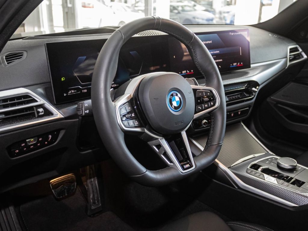 BMW 330 eMSportxDrive+AHK+Navi+Leder+RFK NP 79.790,-