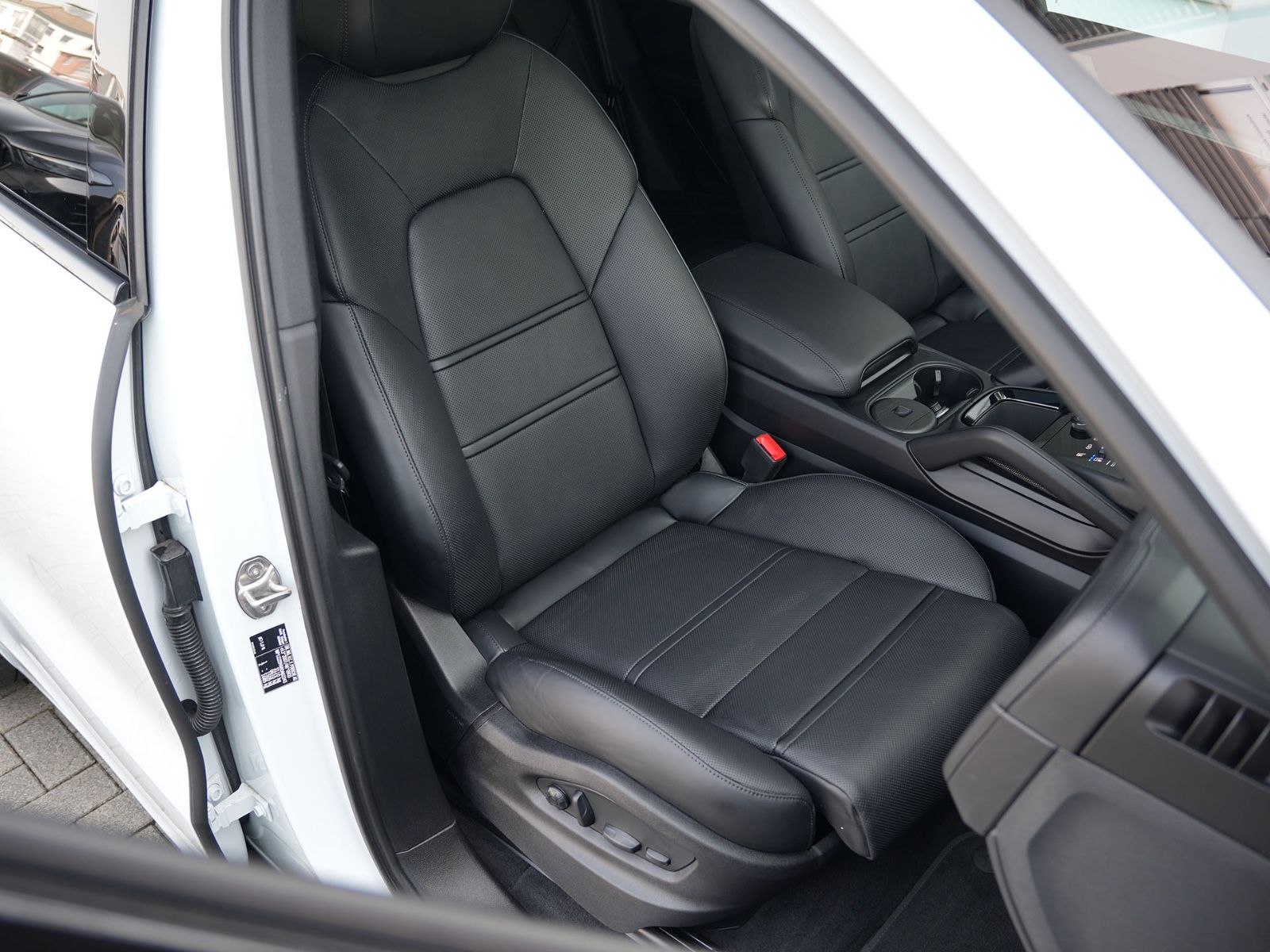 Porsche E-Hybrid Coupé SPORTDESIGN-ACC-LUFTF.-PANO-VOLL
